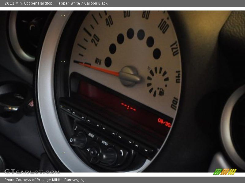 Pepper White / Carbon Black 2011 Mini Cooper Hardtop