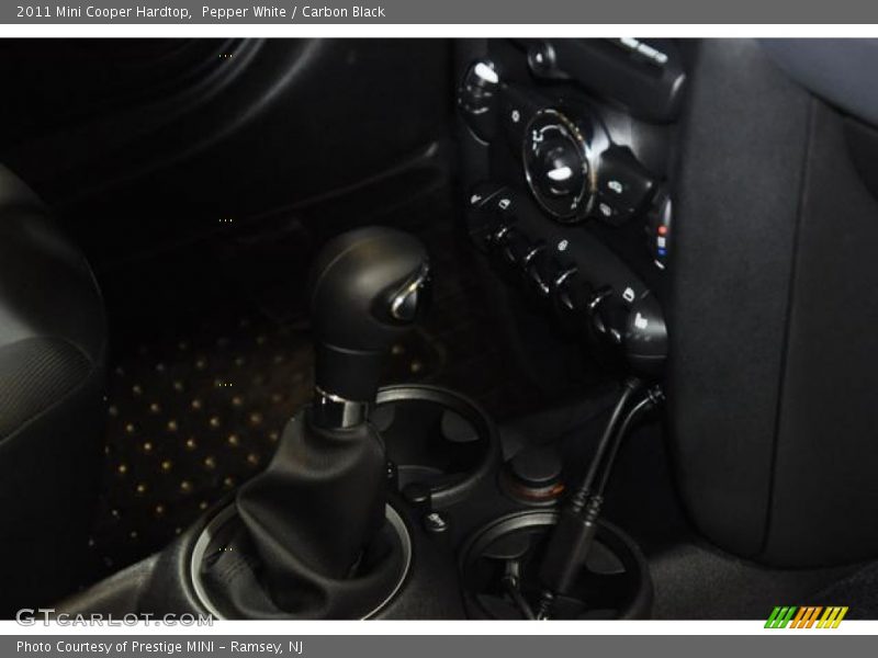 Pepper White / Carbon Black 2011 Mini Cooper Hardtop