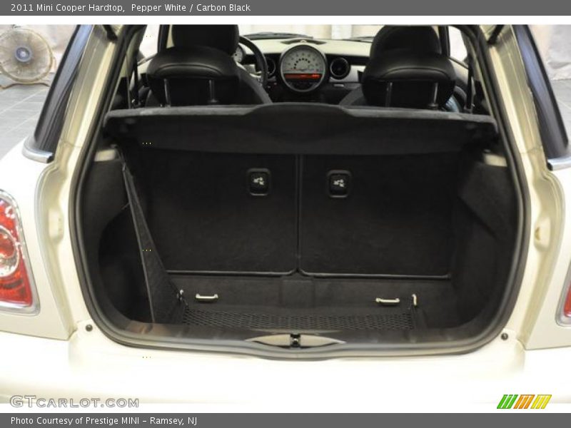 Pepper White / Carbon Black 2011 Mini Cooper Hardtop