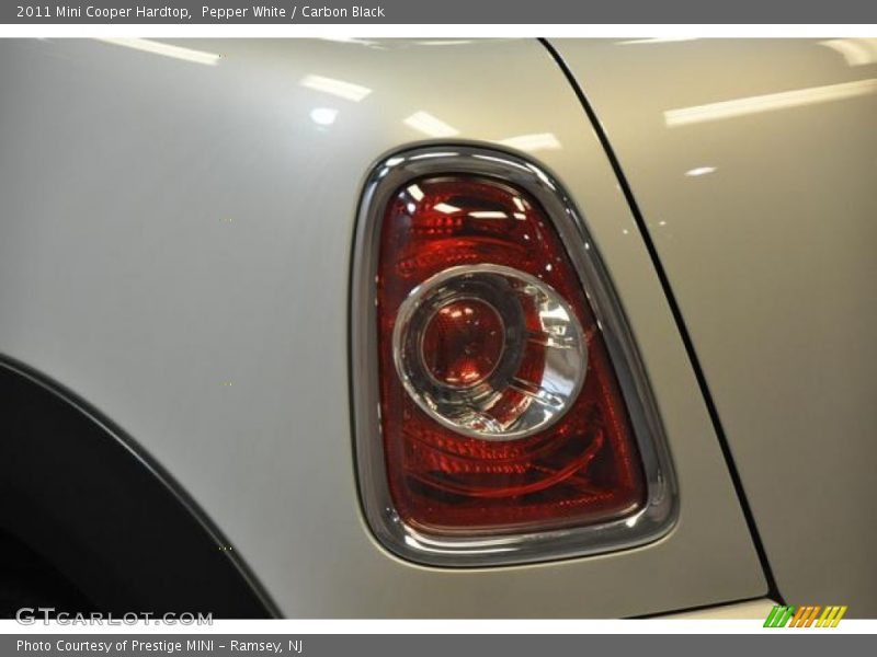 Pepper White / Carbon Black 2011 Mini Cooper Hardtop