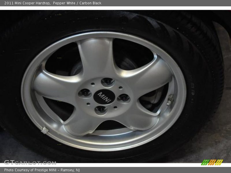 Pepper White / Carbon Black 2011 Mini Cooper Hardtop