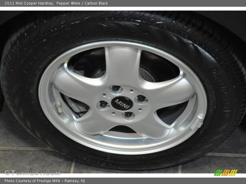 Pepper White / Carbon Black 2011 Mini Cooper Hardtop