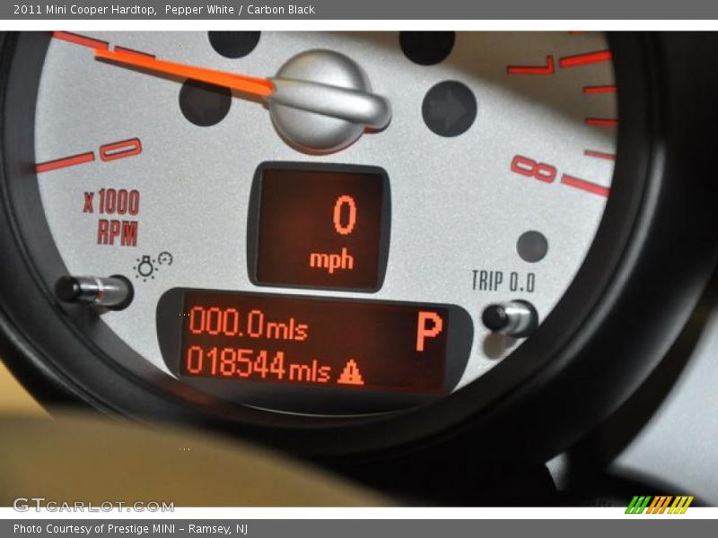 Pepper White / Carbon Black 2011 Mini Cooper Hardtop