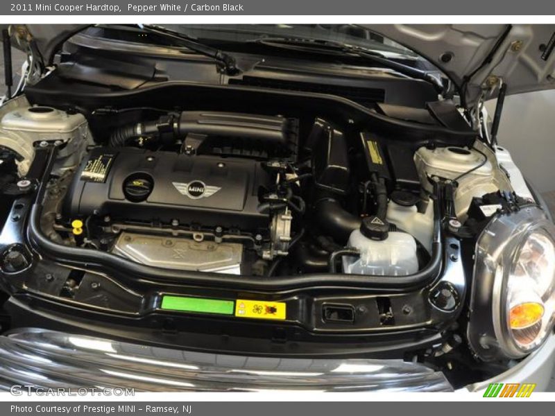 Pepper White / Carbon Black 2011 Mini Cooper Hardtop
