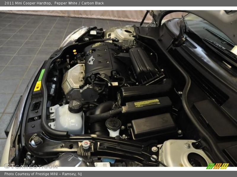 Pepper White / Carbon Black 2011 Mini Cooper Hardtop