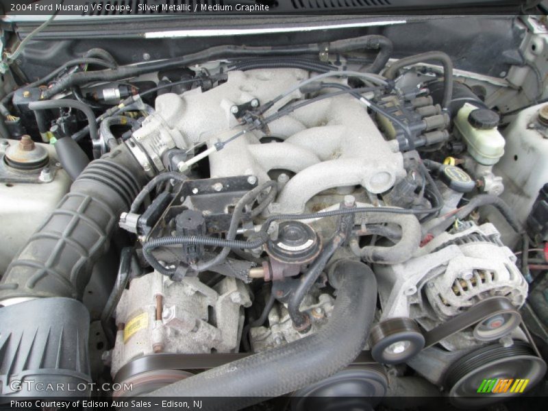 Silver Metallic / Medium Graphite 2004 Ford Mustang V6 Coupe
