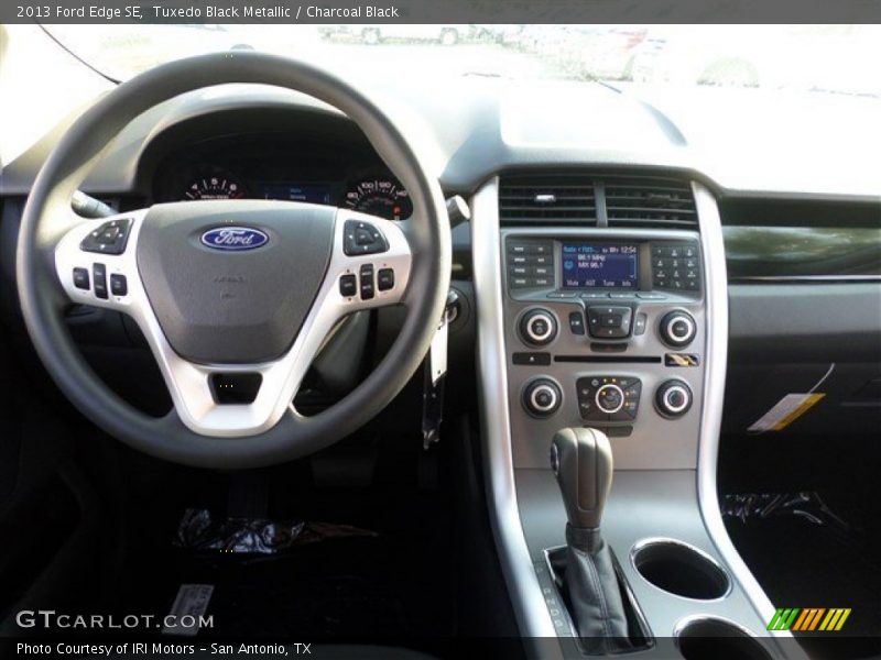 Tuxedo Black Metallic / Charcoal Black 2013 Ford Edge SE