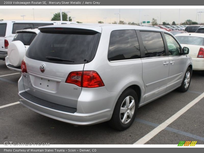 Mercury Sliver Metallic / Aero Grey 2009 Volkswagen Routan SE