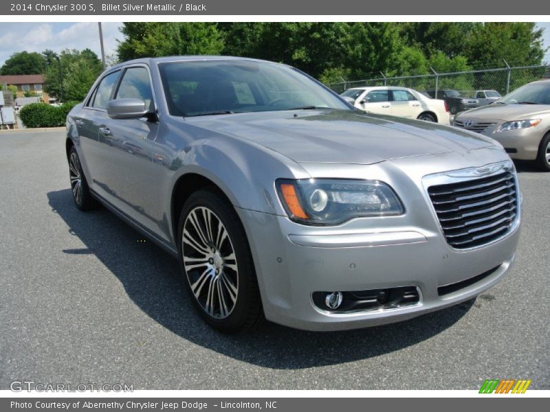 Front 3/4 View of 2014 300 S