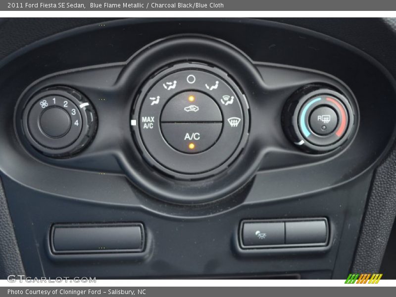 Blue Flame Metallic / Charcoal Black/Blue Cloth 2011 Ford Fiesta SE Sedan