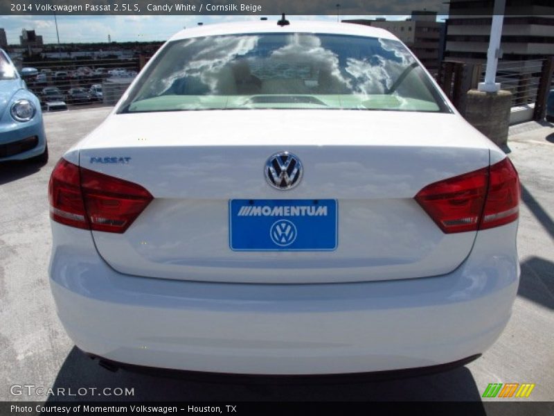 Candy White / Cornsilk Beige 2014 Volkswagen Passat 2.5L S