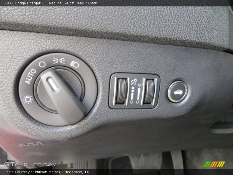 Redline 3-Coat Pearl / Black 2012 Dodge Charger SE