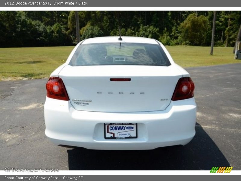 Bright White / Black 2012 Dodge Avenger SXT