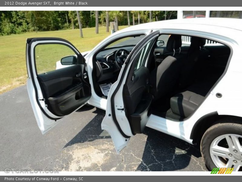 Bright White / Black 2012 Dodge Avenger SXT