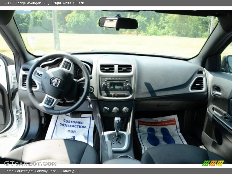 Bright White / Black 2012 Dodge Avenger SXT