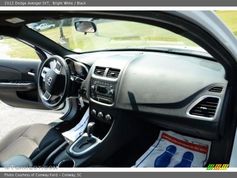 Bright White / Black 2012 Dodge Avenger SXT
