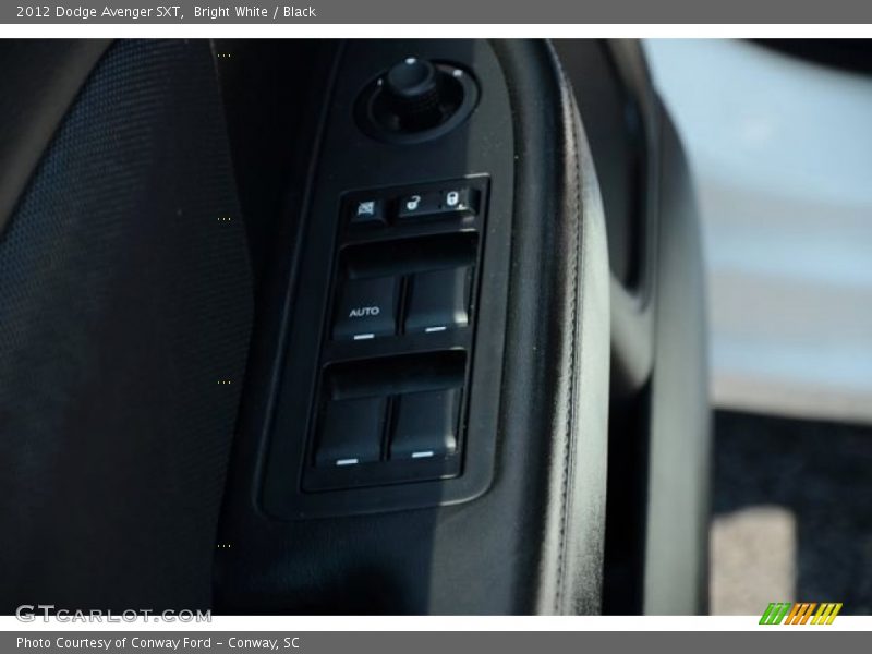 Bright White / Black 2012 Dodge Avenger SXT