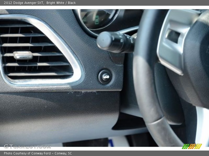 Bright White / Black 2012 Dodge Avenger SXT