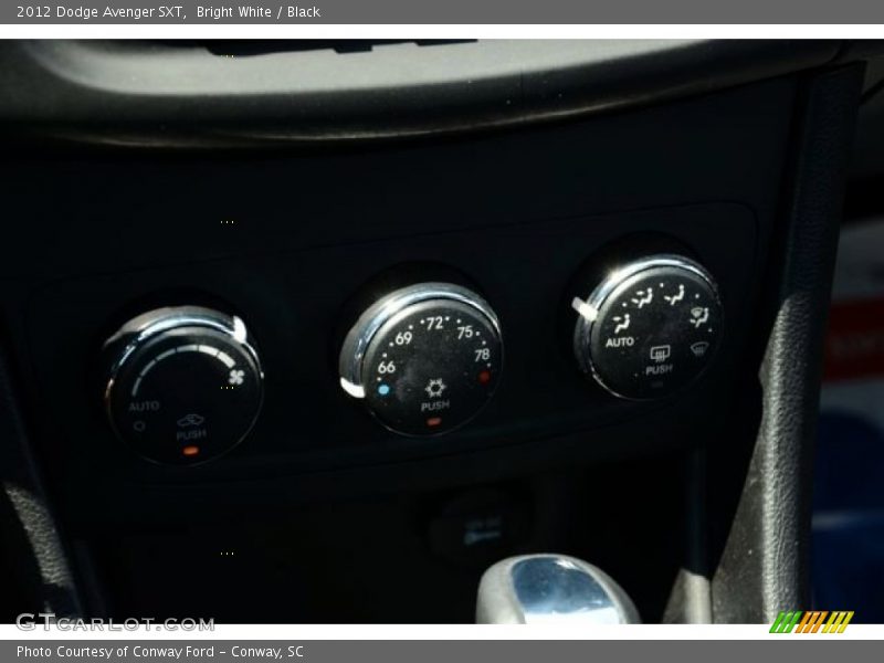 Bright White / Black 2012 Dodge Avenger SXT