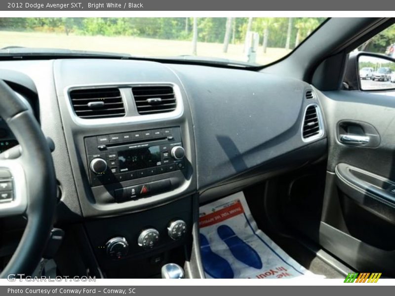 Bright White / Black 2012 Dodge Avenger SXT