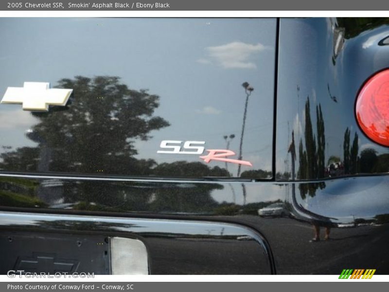 Smokin' Asphalt Black / Ebony Black 2005 Chevrolet SSR