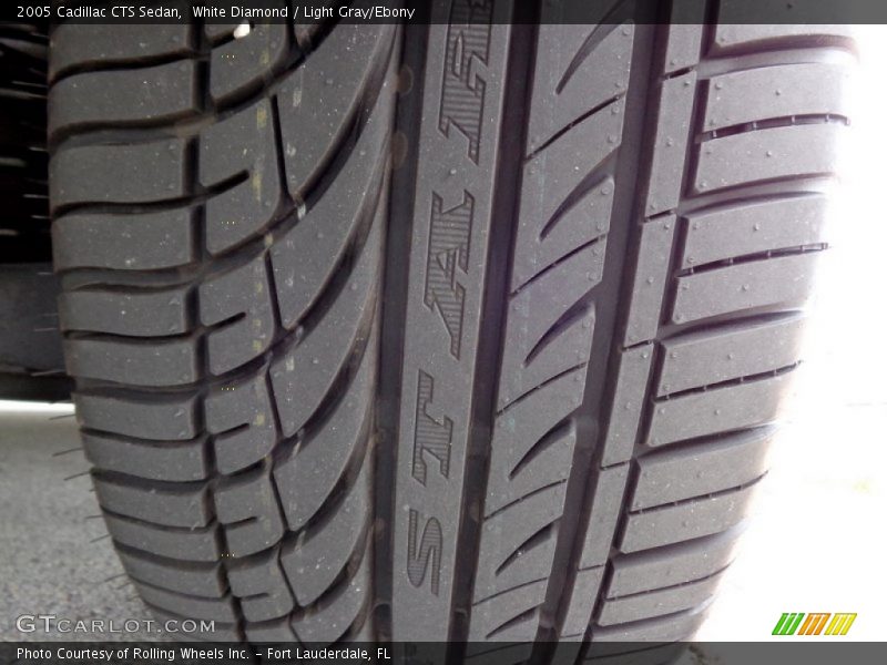 White Diamond / Light Gray/Ebony 2005 Cadillac CTS Sedan