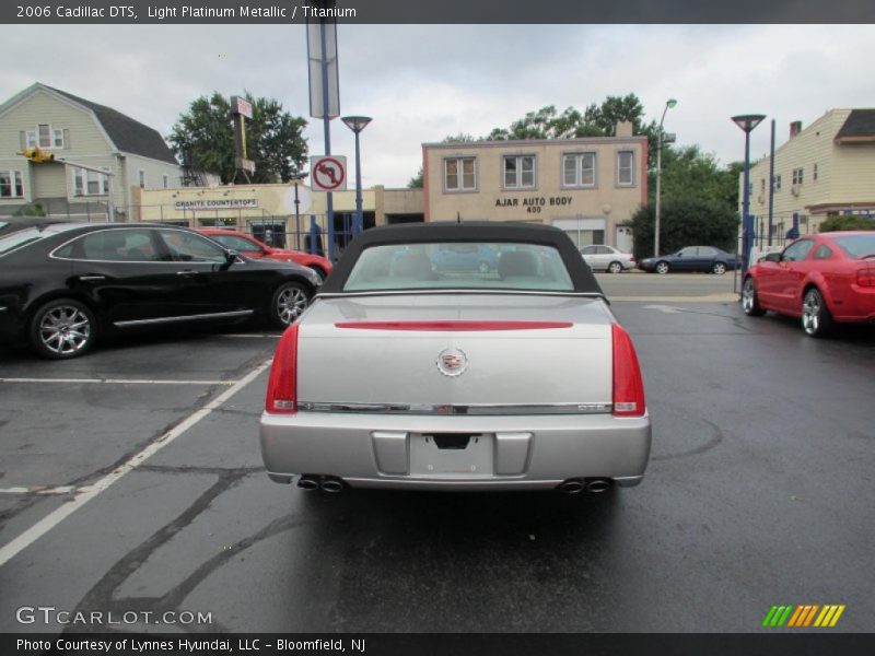 Light Platinum Metallic / Titanium 2006 Cadillac DTS