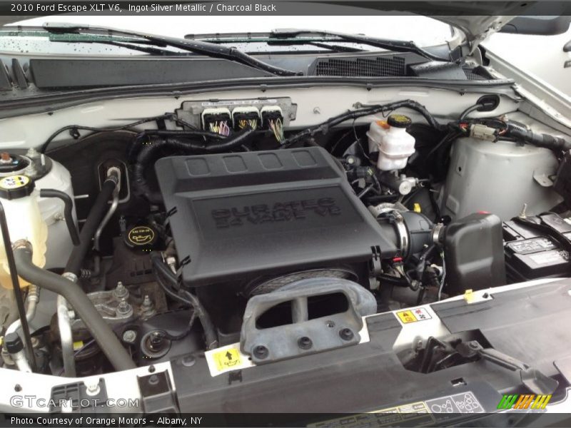 Ingot Silver Metallic / Charcoal Black 2010 Ford Escape XLT V6