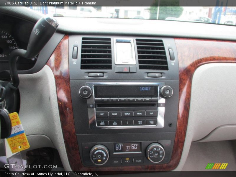 Light Platinum Metallic / Titanium 2006 Cadillac DTS