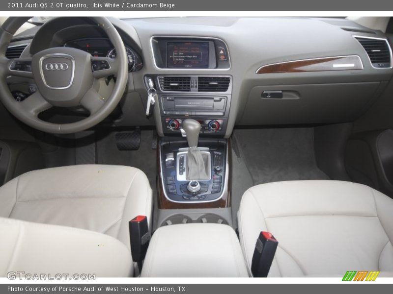 Dashboard of 2011 Q5 2.0T quattro
