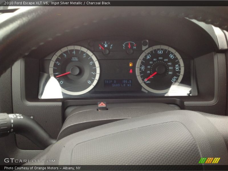 Ingot Silver Metallic / Charcoal Black 2010 Ford Escape XLT V6