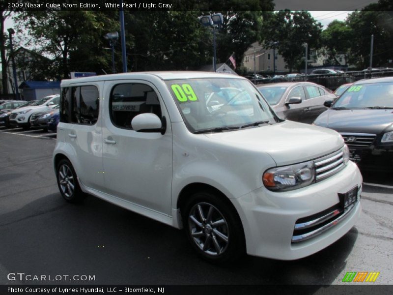 White Pearl / Light Gray 2009 Nissan Cube Krom Edition