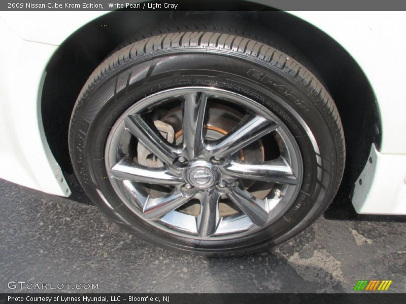 White Pearl / Light Gray 2009 Nissan Cube Krom Edition