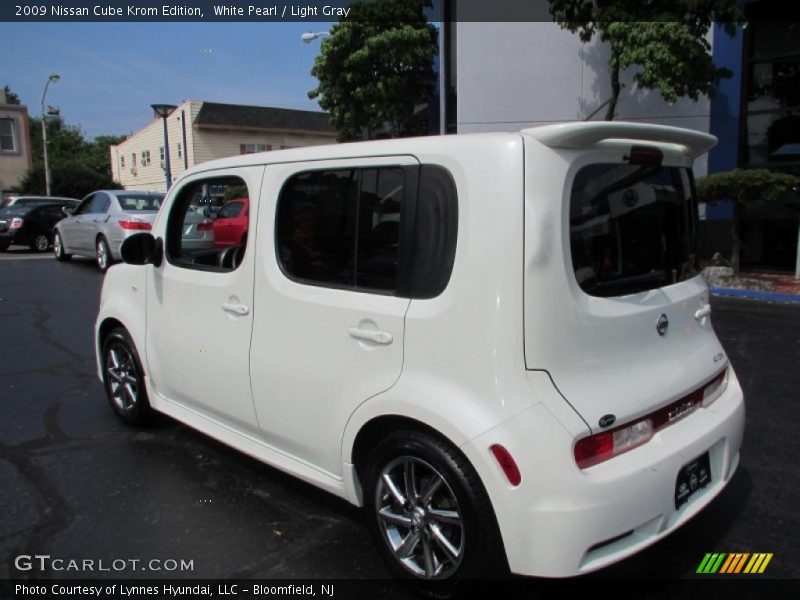 White Pearl / Light Gray 2009 Nissan Cube Krom Edition