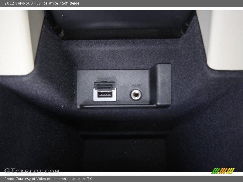 Ice White / Soft Beige 2012 Volvo S60 T5