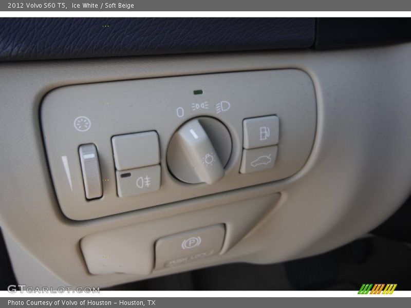 Ice White / Soft Beige 2012 Volvo S60 T5