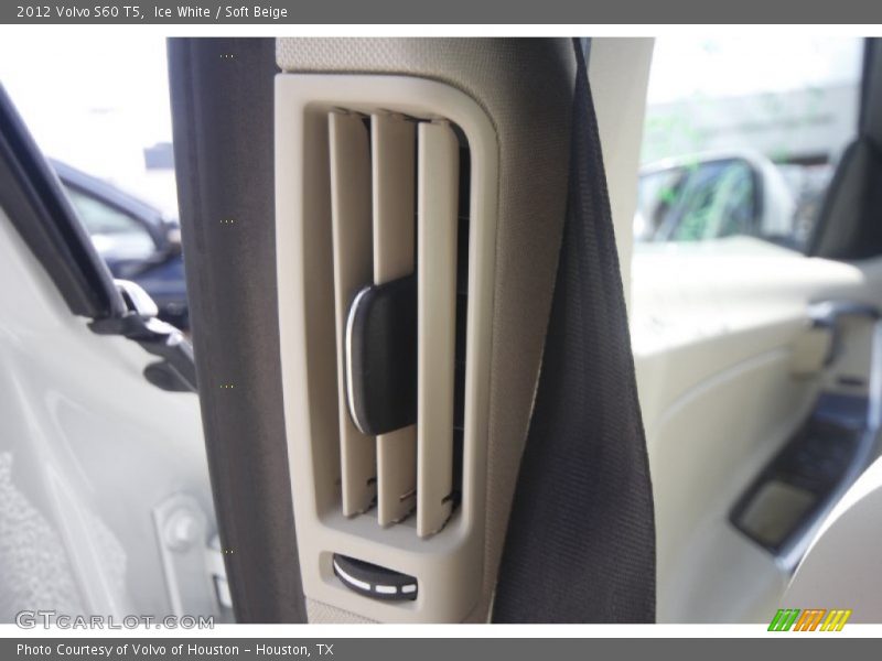 Ice White / Soft Beige 2012 Volvo S60 T5