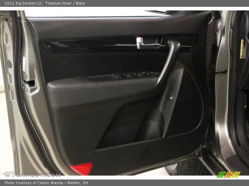 Titanium Silver / Black 2011 Kia Sorento LX