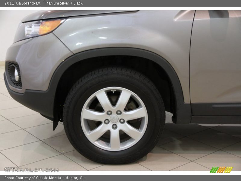 Titanium Silver / Black 2011 Kia Sorento LX