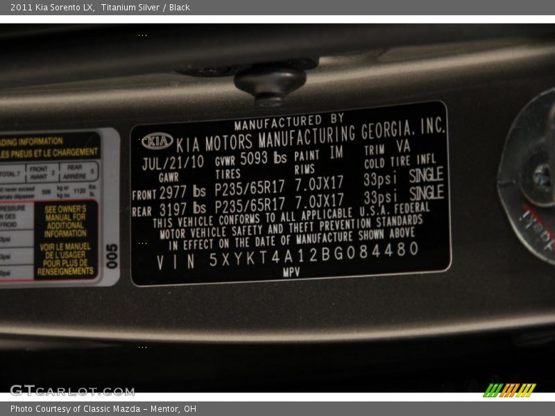 Titanium Silver / Black 2011 Kia Sorento LX