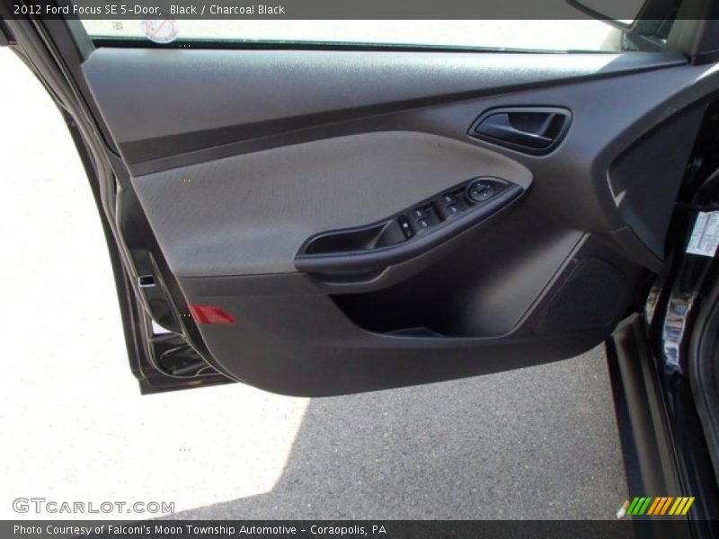 Black / Charcoal Black 2012 Ford Focus SE 5-Door