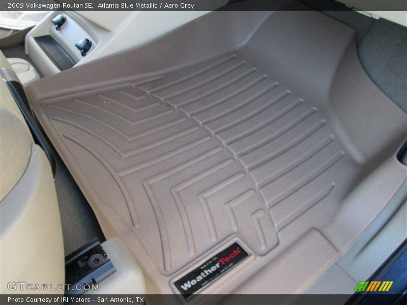 Atlantis Blue Metallic / Aero Grey 2009 Volkswagen Routan SE