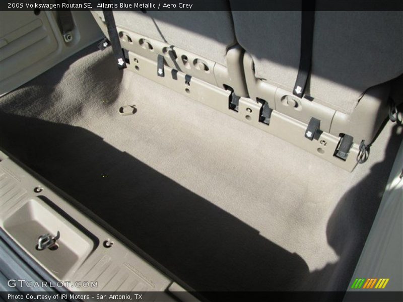 Atlantis Blue Metallic / Aero Grey 2009 Volkswagen Routan SE