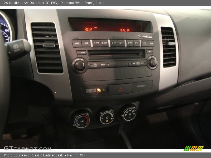 Diamond White Pearl / Black 2010 Mitsubishi Outlander SE 4WD