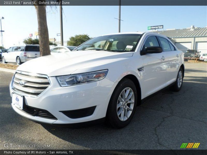 Oxford White / Dune 2013 Ford Taurus SE