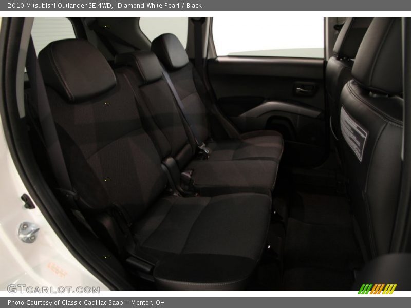 Diamond White Pearl / Black 2010 Mitsubishi Outlander SE 4WD