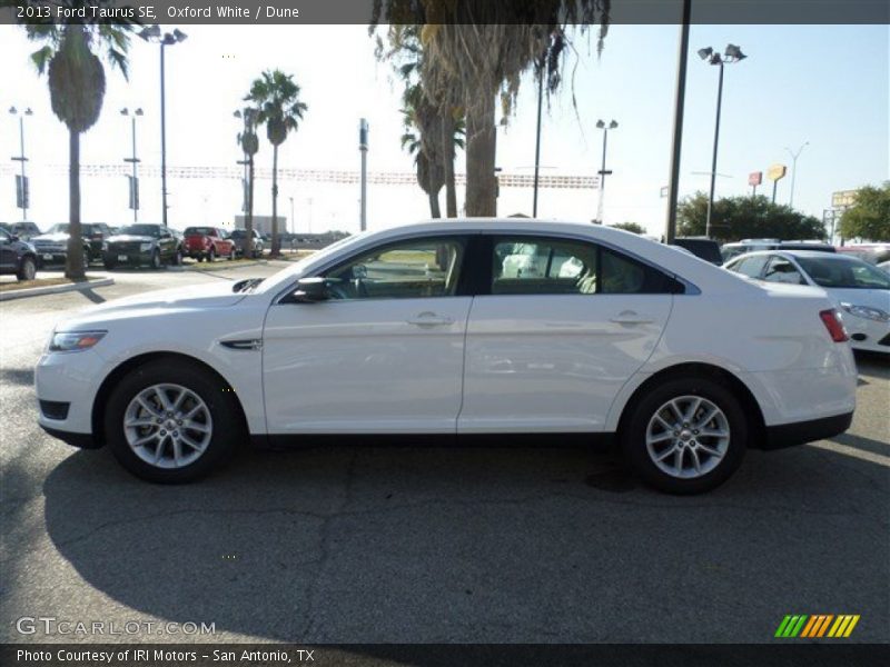 Oxford White / Dune 2013 Ford Taurus SE