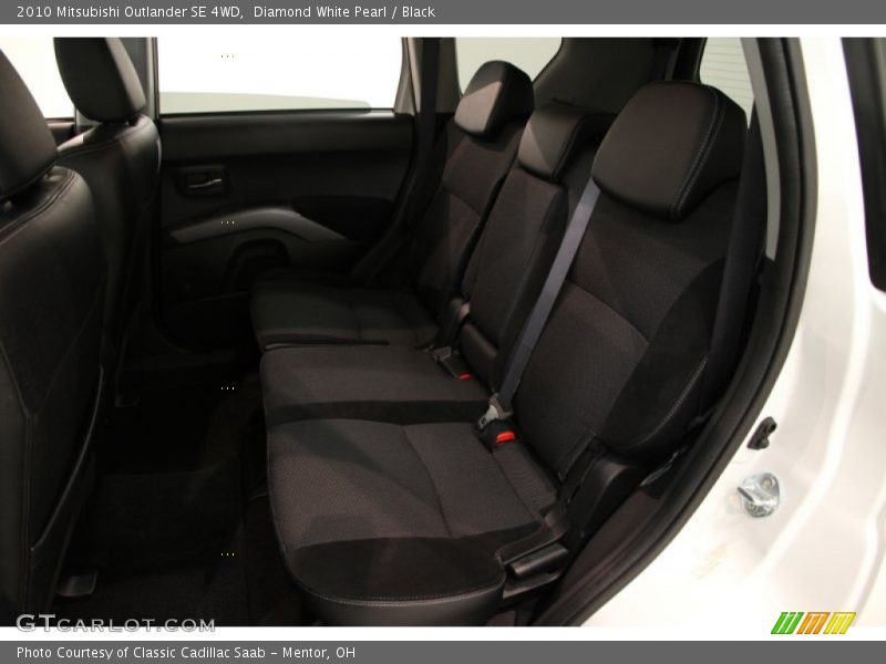 Diamond White Pearl / Black 2010 Mitsubishi Outlander SE 4WD