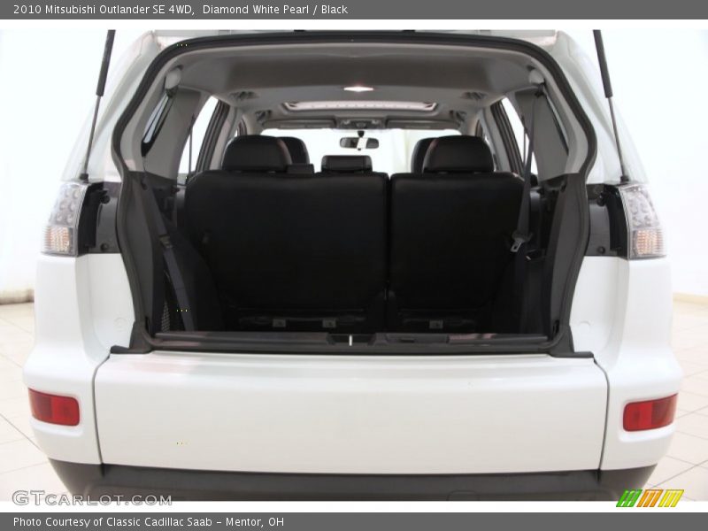 Diamond White Pearl / Black 2010 Mitsubishi Outlander SE 4WD