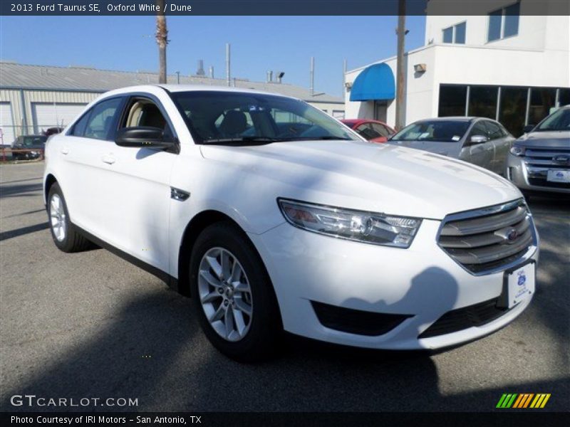 Oxford White / Dune 2013 Ford Taurus SE